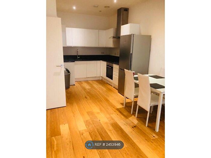 1 Bedroom Flat To Rent In Cornwall House, Slough, SL1