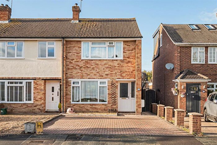 3 Bedroom End Of Terrace House For Sale In Bolding House Lane, West End, Woking, GU24