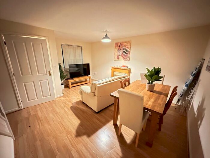 3 Bedroom Semi-Detached House To Rent In Harris Road, Armthorpe, Doncaster, DN3