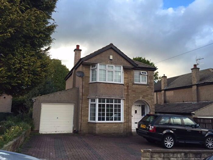 3 Bedroom Detached House To Rent In Woodland Crescent, Bradford, BD9
