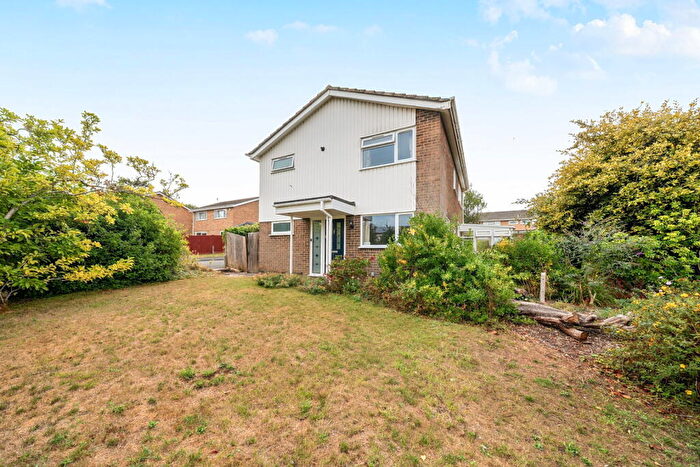 4 Bedroom Detached House For Sale In Snowdrop Close, Basingstoke, RG22