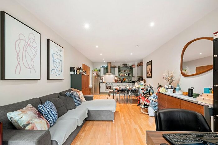 2 Bedroom Flat To Rent In Southgate Road, De Beauvoir Town, N1