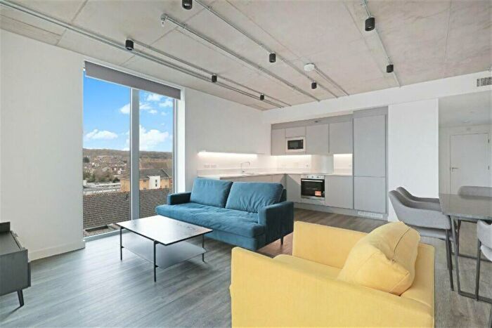 3 Bedroom Flat To Rent In Felixstowe Road Fn, Walter Keen, SE2