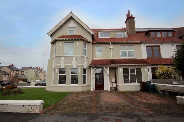 2 Bedroom Flat For Sale In St. Davids Road, Llandudno, LL30