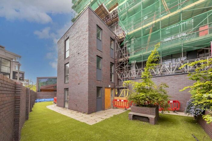 4 Bedroom Flat To Rent In Fowler Close, Winstanley Estate, London, SW11