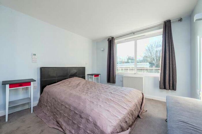 2 Bedroom Flat For Sale In Parkview Apartments, Brookmill Road, London, SE8