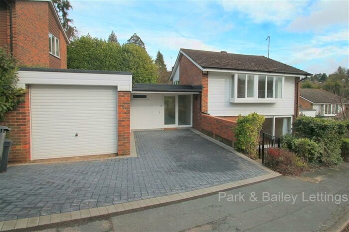 4 Bedroom House To Rent In Bedroom Detached House In Caterham Valley, CR3