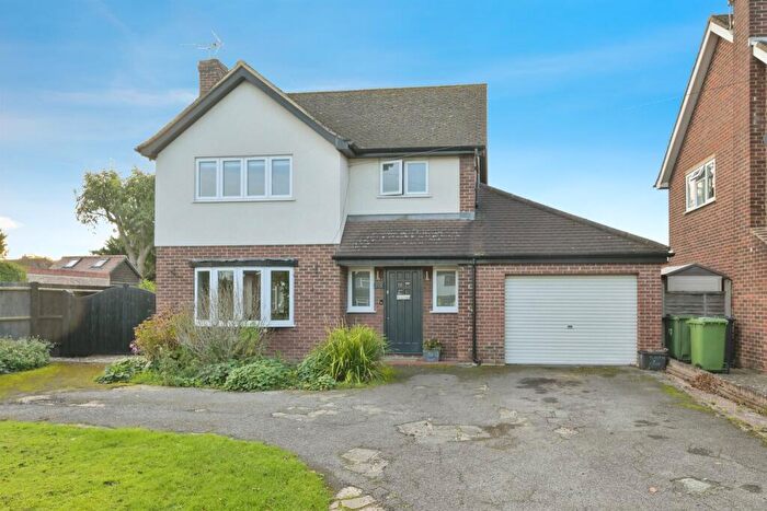 4 Bedroom Detached House For Sale In Ware Road, Hoddesdon, EN11