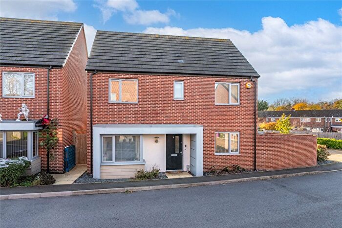 3 Bedroom Detached House For Sale In Hatfield Drive, Bilston, Wolverhampton, West Midlands, WV14