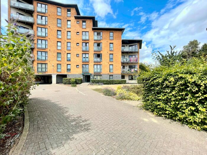 1 Bedroom Flat To Rent In Gateway Court, Parham Drive, Gants Hill, IG2