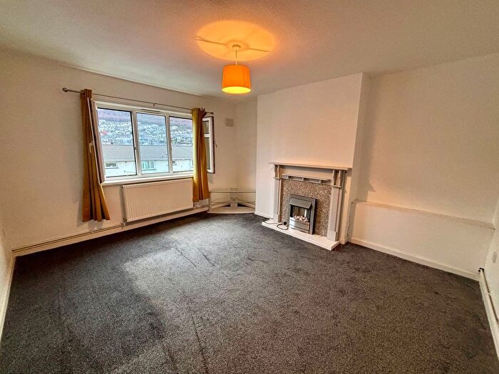 2 Bedroom Flat To Rent In Rowan Close, Mountain Ash, CF45