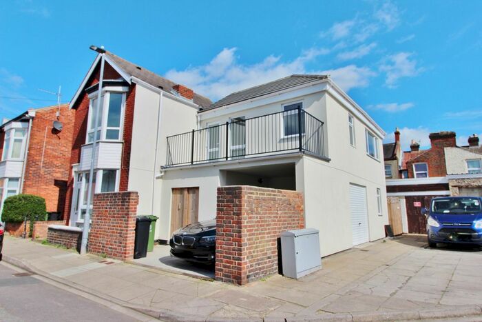 2 Bedroom Flat To Rent In South Road, Portsmouth, PO1