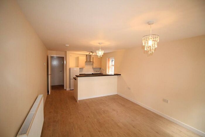 2 Bedroom Flat To Rent In Central Road, West Didsbury, M20