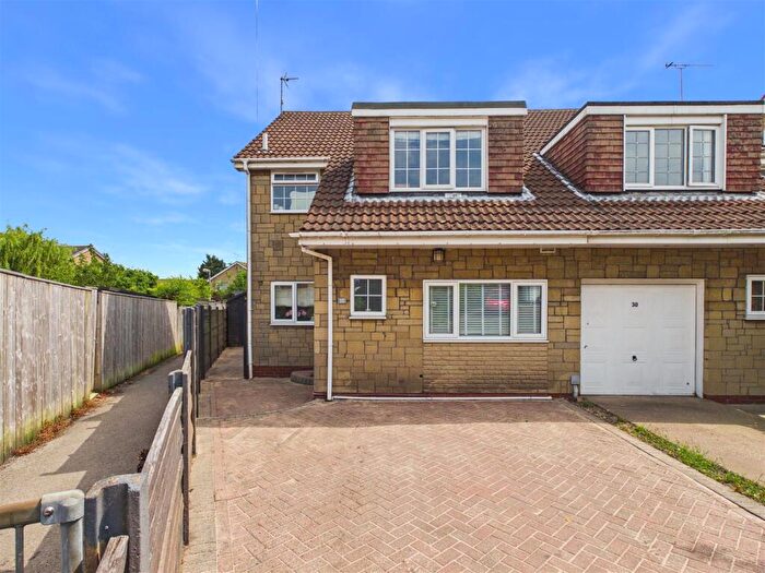 4 Bedroom Semi-Detached House For Sale In Mere Way, Swanland, HU14