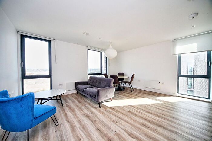 2 Bedroom Flat To Rent In Calibra Court, Kimpton Road, Luton, LU2
