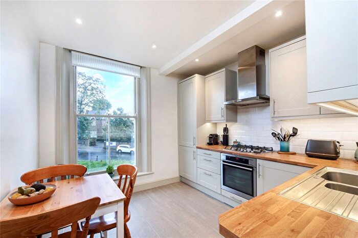 3 Bedroom Flat To Rent In Crooked Billet, Wimbledon, SW19
