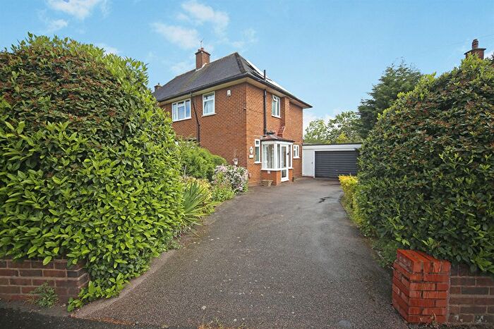 3 Bedroom Semi-Detached House For Sale In Tanhouse Farm Road, Solihull, B92
