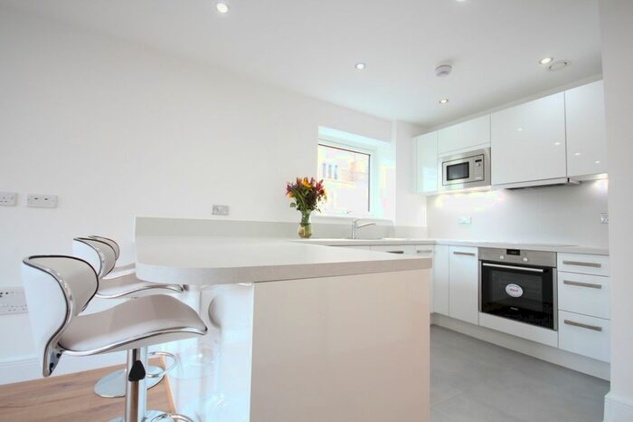 1 Bedroom Flat To Rent In Roehampton Lane, Roehampton, SW15