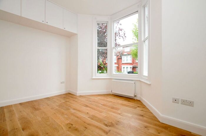 1 Bedroom Flat To Rent In Moundfield Road, London, N16