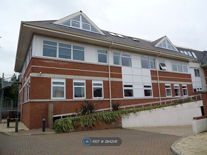 1 Bedroom Flat To Rent In Four Corners Chertsey, Chertsey, KT16