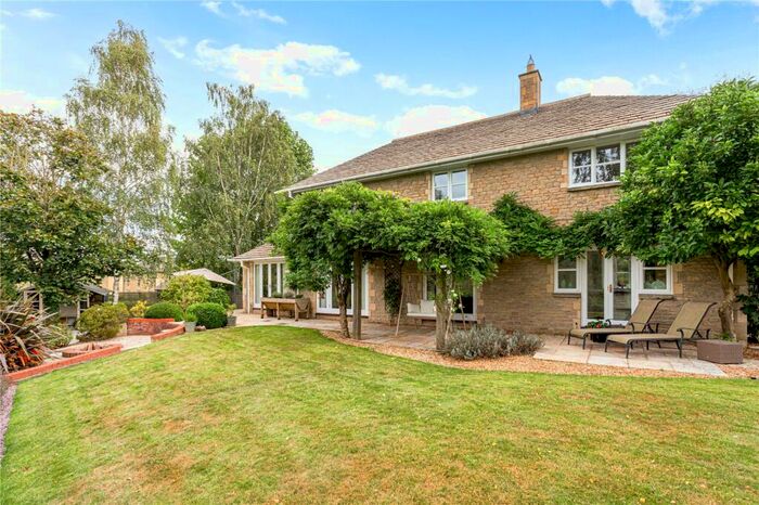 4 Bedroom Detached House For Sale In Deenethorpe, Corby, Northamptonshire, NN17