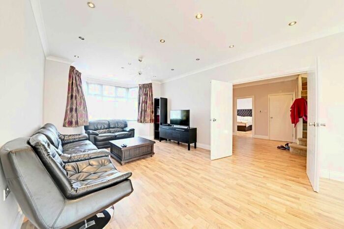 5 Bedroom Semi-Detached House To Rent In Courtlands Avenue, London, TW9
