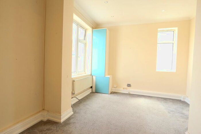 1 Bedroom Flat To Rent In Junction Road, Romford, RM1