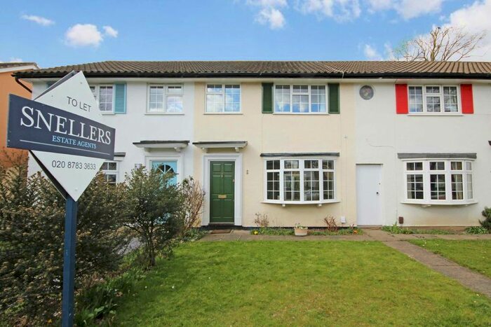 3 Bedroom Property To Rent In Regency Close, Hampton, TW12