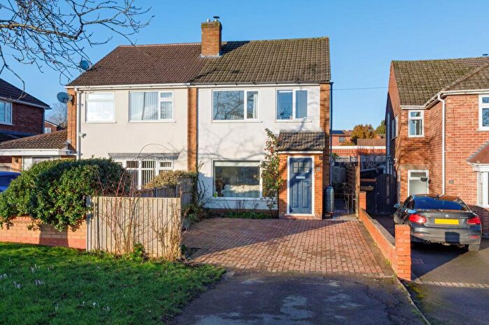 3 Bedroom Semi Detached House For Sale In Offchurch Road, Leamington Spa, CV32