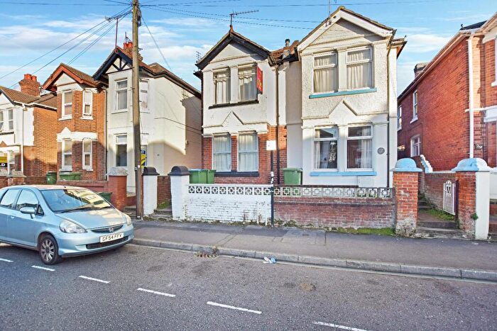 3 Bedroom Semi-Detached House To Rent In Newcombe Road, Southampton, SO15
