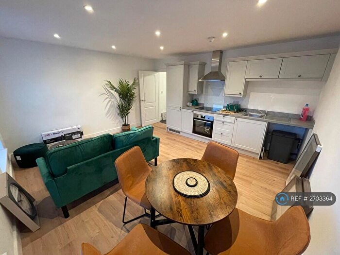 2 Bedroom Flat To Rent In Liverpool, Liverpool, L17