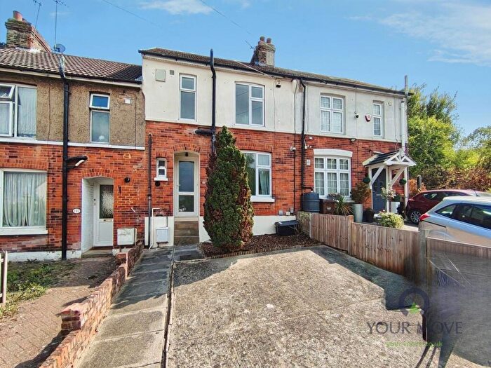 3 Bedroom Terraced House For Sale In Albany Road, Chatham, Kent, ME4
