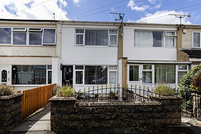2 Bedroom Terraced House For Sale In Greenfield Avenue, Oakes, Huddersfield, HD3