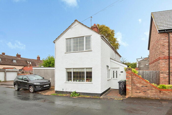 3 Bedroom Detached House For Sale In New Street, Shefford, SG17