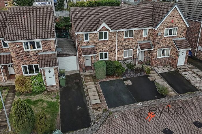 2 Bedroom End Terrace House For Sale In Greenfields, Heckmondwike, WF16
