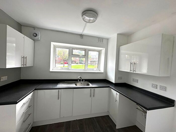 2 Bedroom Flat To Rent In Queensferry Close, Rugby, CV22