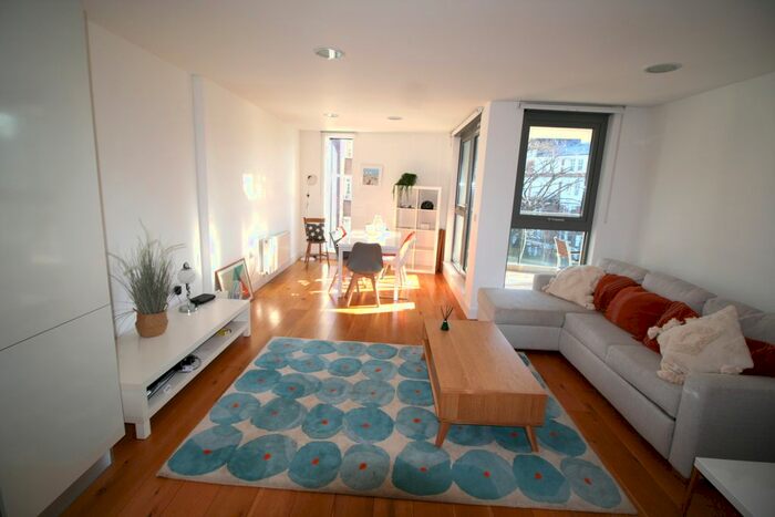 2 Bedroom Flat To Rent In Upper Richmond Road, London, SW15