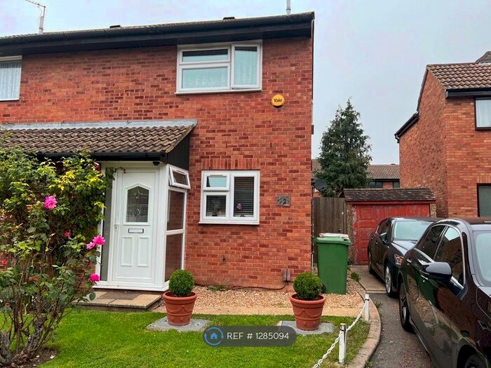 2 Bedroom Semi-Detached House To Rent In Goldcrest Close, Beckton E16