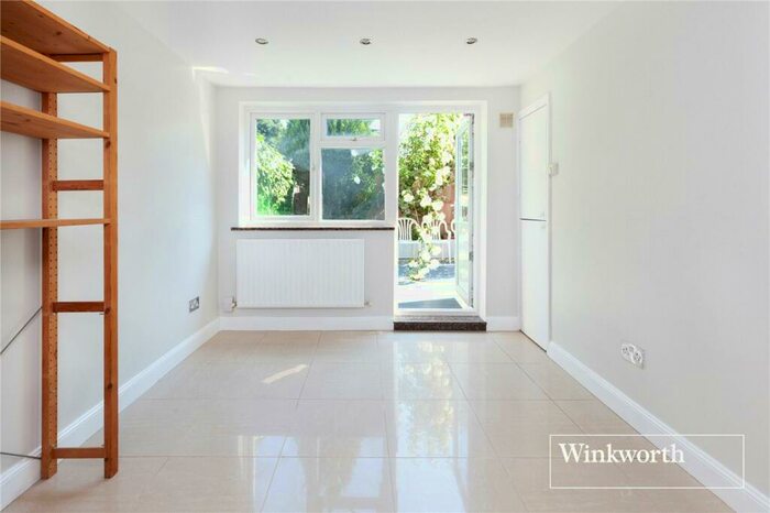 1 Bedroom Apartment To Rent In Lichfield Grove, Finchley, London, N3