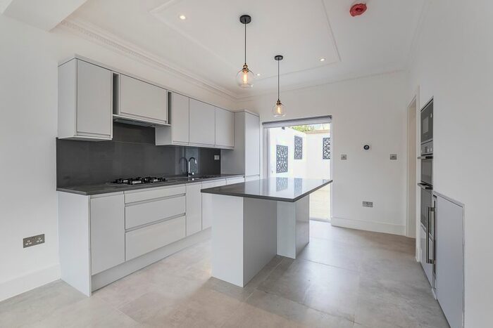 3 Bedroom Terraced House To Rent In Warwick Grove, Surbiton, KT5