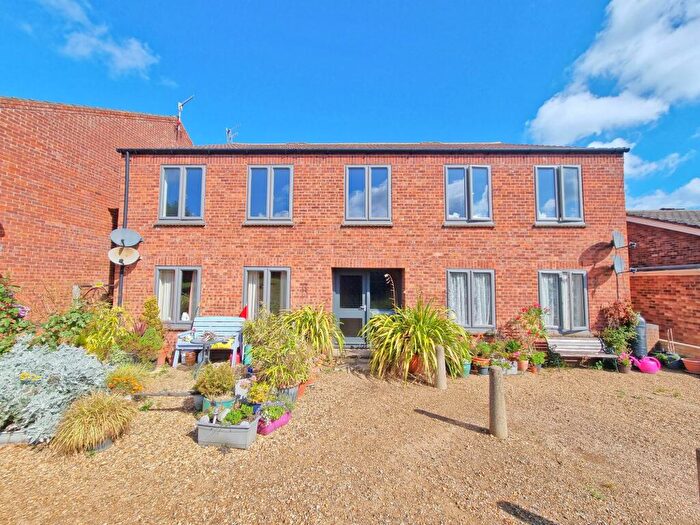 2 Bedroom Flat To Rent In Court Drive, Cromer, NR27
