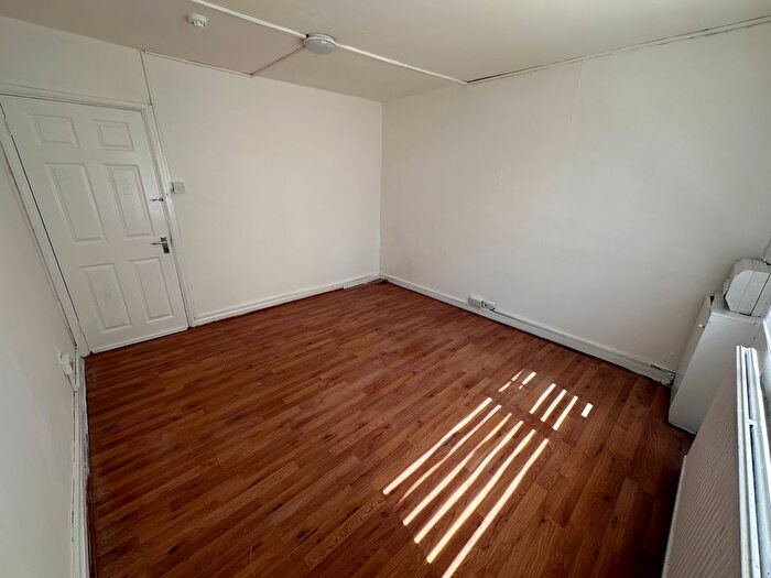 4 Bedroom Terraced House To Rent In The Common, Southallall, UB2