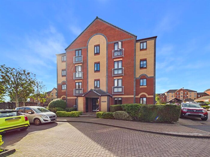 2 Bedroom Flat To Rent In Loughman Close, Kingswood, BS15