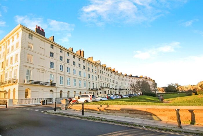 Flat To Rent In Adelaide Crescent, Hove, East Sussex, BN3