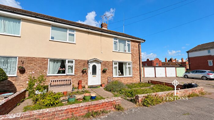 2 Bedroom Maisonette For Sale In Woodberry Way, Walton-On-The-Naze, CO14