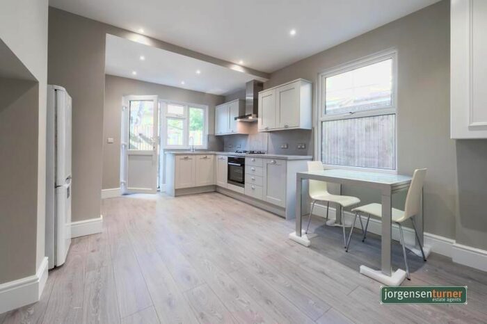 2 Bedroom Property To Rent In Dunraven Road, London, W12