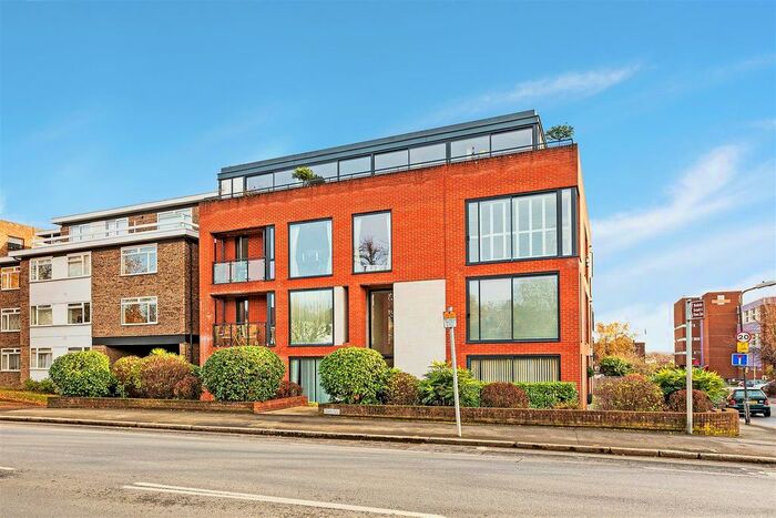 2 Bedroom Flat To Rent In Trafalgar House, Worple Road, Wimbledon, SW19