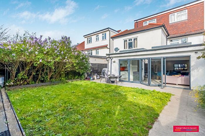 3 Bedroom Property To Rent In The Vale, London, NW11