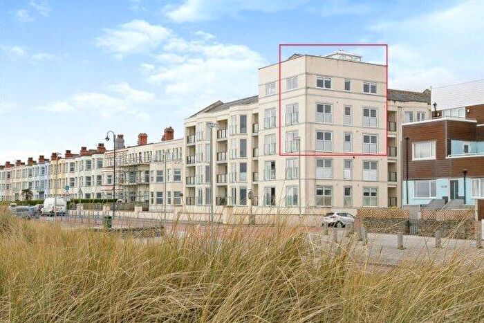 3 Bedroom Flat To Rent In West End Parade, Pwllheli, LL53