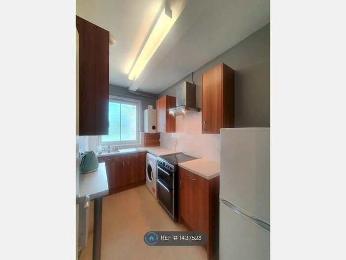 Studio To Rent In Tower Bridge Road, London, SE1